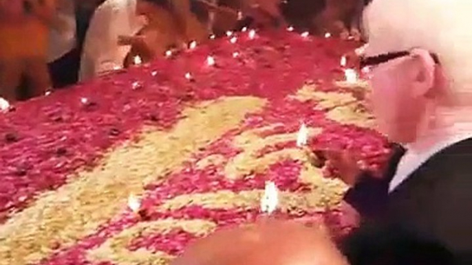 See What These Peoples Doing On Amjad Sabri’s Grave — June 23, 2016   See What These Peoples Doing On Amjad Sabri’s Grav