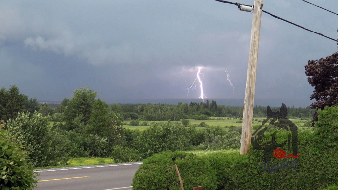 Orage, éclaire, tempête de tourbe, éclaire très proche, 4 Juillet 2016, St-Antonin