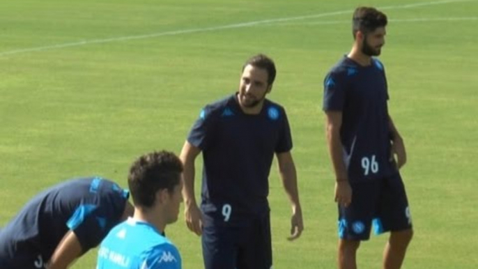 Napoli - Higuain e il rinnovo del contratto, l'opinione dei tifosi (30.06.16)