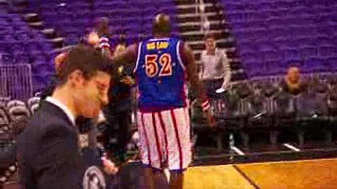 World Record Longest Basketball Hook Shot! - Harlem Globetrotters - YouTube