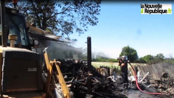 VIDEO. Un bâtiment agricole détruit par les flammes à Montchevrier