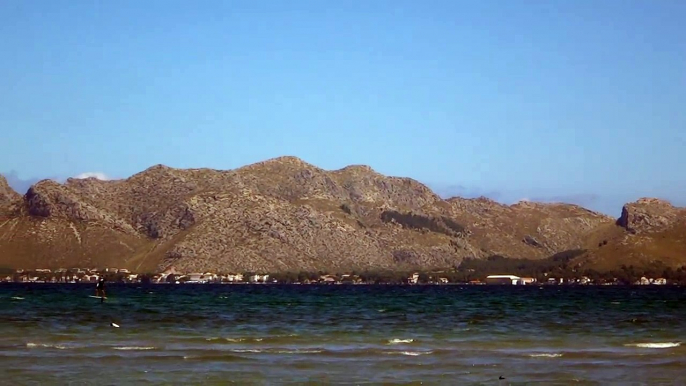 kitefoil in Mallorca kitesurfen schule F One pasando medio cerca