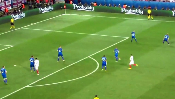 Wayne Rooney hits-punches Icelandic player Gylfi Sigurdsson! England vs Iceland UEFA.