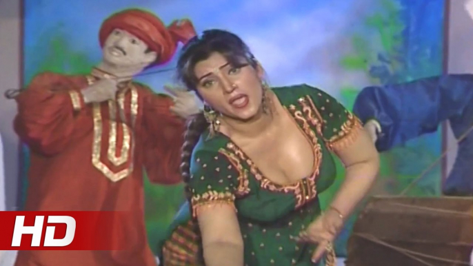 HINA SHAHEEN DESI GIRL MUJRA  - GALI DE VICH CHAN CHARHYA - PAKISTANI MUJRA DANC