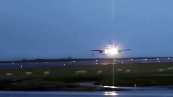 Amazing pilot skills to save plane from crashing - Planes Failure Landing