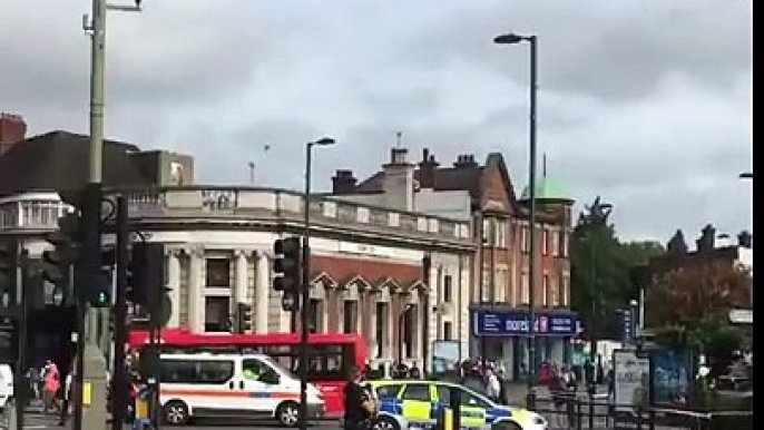 LONDON GOLDERS GREEN UNDERGROUND STATION CLOSED DUE SECURITY ALERT