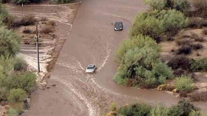 RAW VIDEO: Several cars stuck during Phoenix area floods