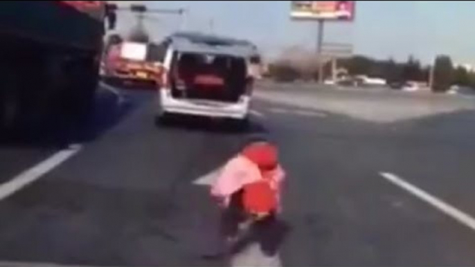 Horrifying footage "boy falling out of boot of moving car"