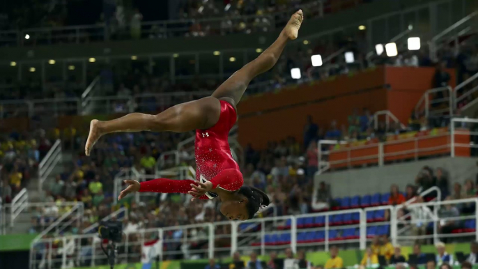 Simone Biles finally met Zac Efron and he gave her a kiss