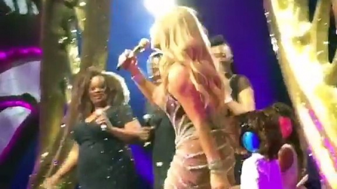 Mariah Carey - Always Be My Baby Live Las Vegas (Brings her kids onstage)