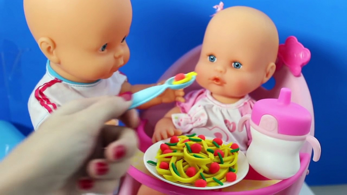 Nenuco Baby Doll Eats Lunch Baby Born Doll Toy Food Baby Doll Toy Videos by Toysandfunnykids