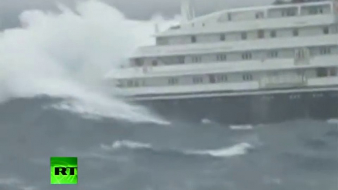 Dramatic Video of Clelia II Antarctic Cruise Ship Slammed by Giant Waves