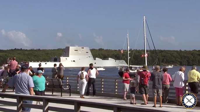 В состав ВМФ США вошел самый грозный в мире эсминец DDG-1000 Zumwalt: мощнейшее ракетное вооружение судна способно уничт