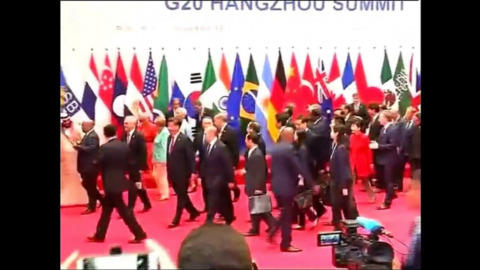 See How Obama Ignored Xi Jinping & Welcomed PM Modi At G20 Summit !