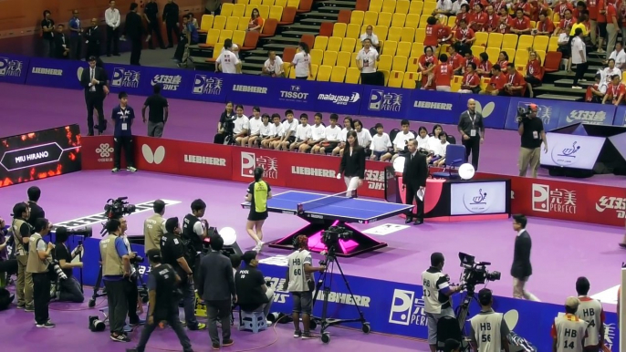 Cet handicapé joue au ping pong avec la bouche et les pieds - IBRAHIM HAMADTAO VS. MIU HIRANO