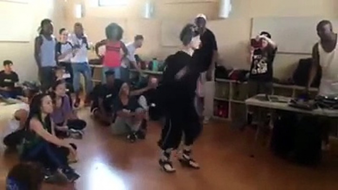 Une femme de 72 ans danse comme Michael Jackson