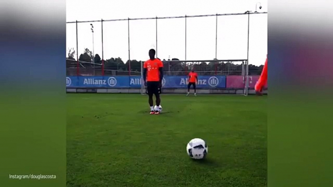 Douglas Costa's skill back heel penalty is pretty special