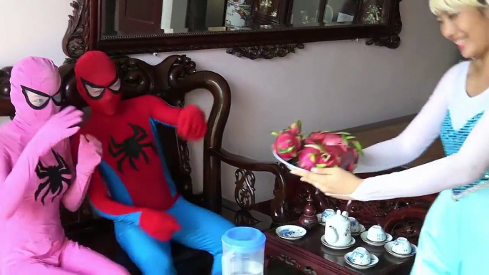 Fart in the mouth Joker haha Spiderman Frozen elsa vs Pinks SpiderGirl Superheroes Funny Pranks-1