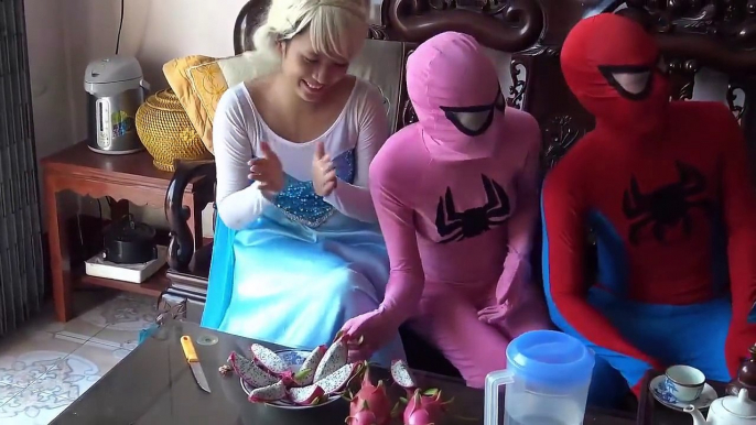 Fart in the mouth Joker haha Spiderman Frozen elsa vs Pinks SpiderGirl Superheroes Funny Pranks-2