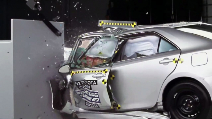 2012 Toyota Camry small overlap IIHS crash test