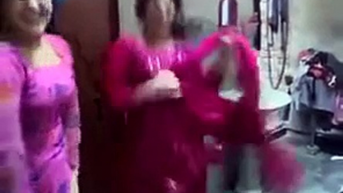 Pakistani local dance at home 2016 PAKISTANI MUJRA DANCE Mujra Videos 2016 Latest Mujra video upcoming hot punjabi mujra latest songs HD video songs new songs - Video Dailymotion