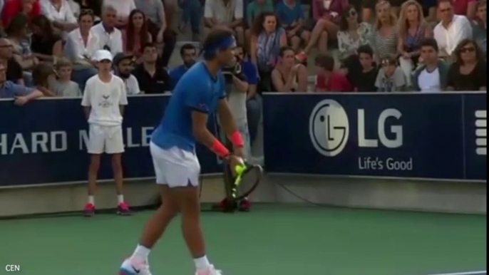 Rafael Nadal s'arrête en plein match pour aider une maman à retrouver sa fille