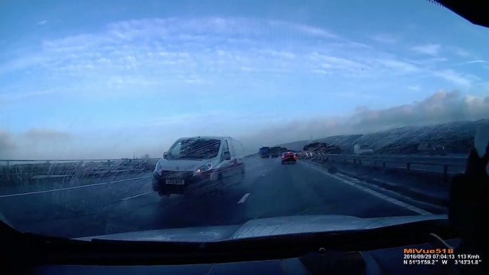 Quand une camionnette part en tête à queue juste devant ta voiture sur l'autoroute... Flippant