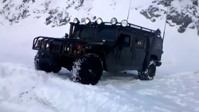 HUMMER H1 playing in snow Armenian﻿ HUMMER Армянский