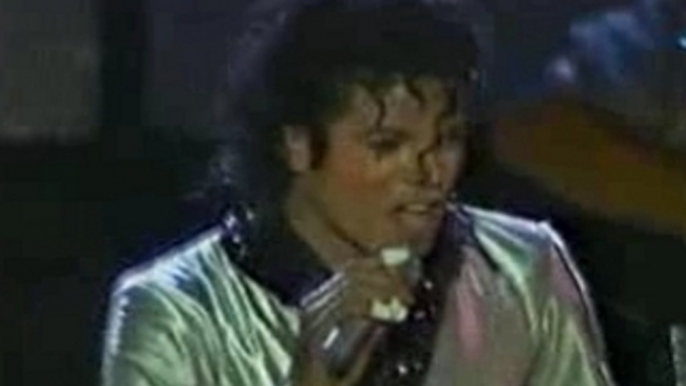 Michael Jackson - Heartbreak Hotel (Yokohama 1987)