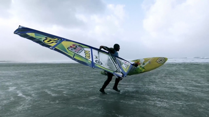 Faire de la planche à voile dans des tempêtes en mer !! Vagues de fous