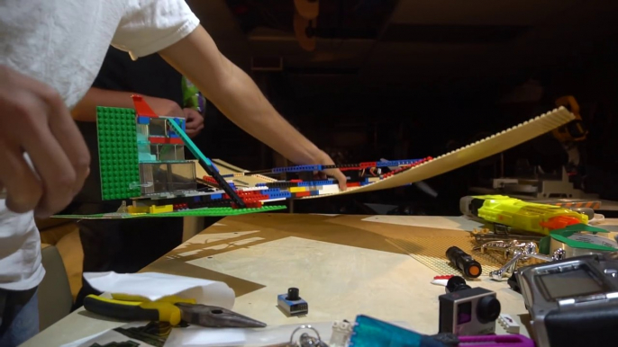 Construire un avion télécommandé en LEGO qui vole !