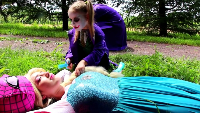 Frozen Elsa LOBSTER PINCH! w_ Spiderman Joker Princess Rapunzel Joker Girl! Superheroes IRL-gINgeI2nl8I