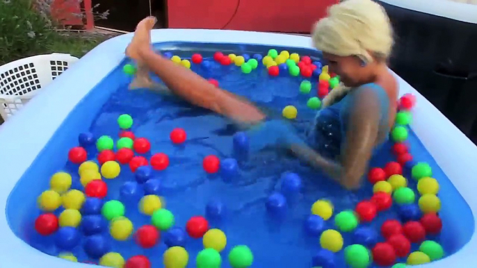 Frozen Elsa vs Slime Gelli Baff w Spiderman Joker Frozen Anna Bath Funny Superheroes