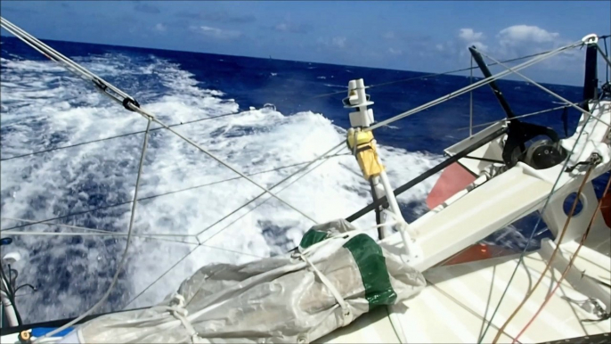 J14 : Jean-Pierre Dick croise la route de Jean Le Cam / Vendée Globe