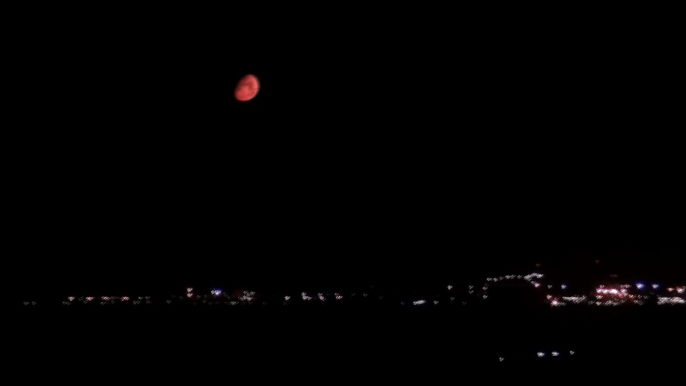 Magnificent red moon / Magnifique lune rouge