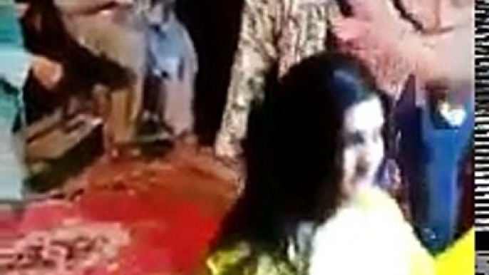 Pakistani Local Girls Hot Wedding Mujra dance - Very hot and sexy