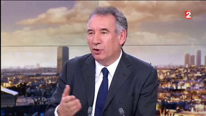 Pour François Bayrou, François Fillon est "un Robin des Bois à l'envers" - Vidéo