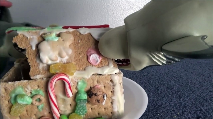 Sharks vs Gingerbread House 'Animal Planet Mega Great White Shark' Mega Shark-eNLSFZkSW-U