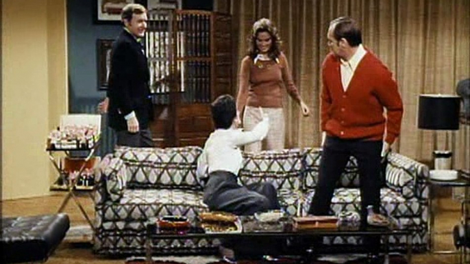 The Bob Newhart Show S01e19 - Not With My Sister You Don't