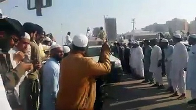 Junaid Jamshed Ki Namaz Janaza Per Logon Ne Wahan Kia Kia...