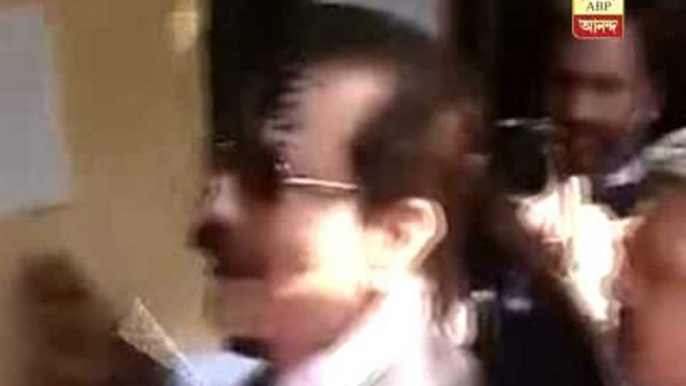 Protestor throws ink at Sahara chief Subrata Roy