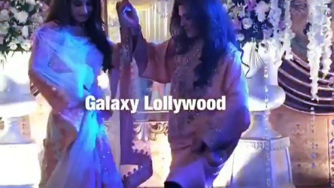 Sajal Ali and Resham dancing on 'Piplan Di Chan Way' at the #UrwaFarhan wedding reception in Lahore