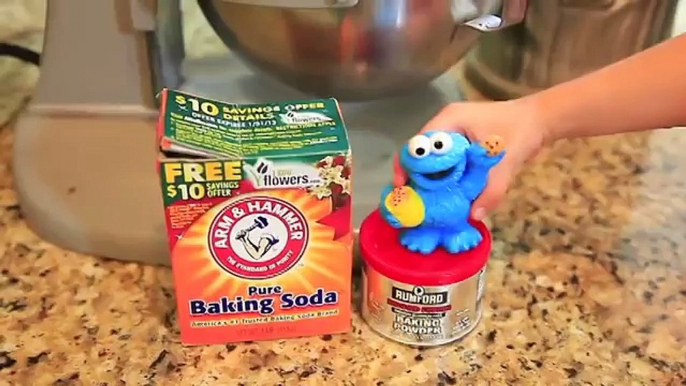 Cookie Monster Bakes Cookies and Bakes In The OVEN! Sesame Street Play Doh Play dough1