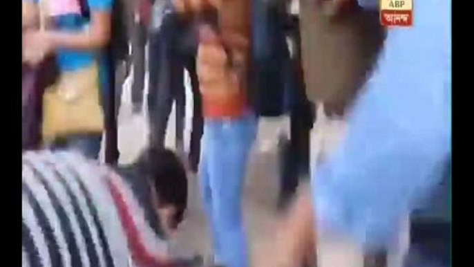 Delhi police brutally assaults female protesters at RSS headquarters demanding justice in