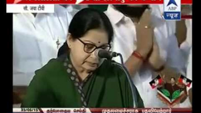 Jayalalithaa takes oath, becomes CM for the fifth time