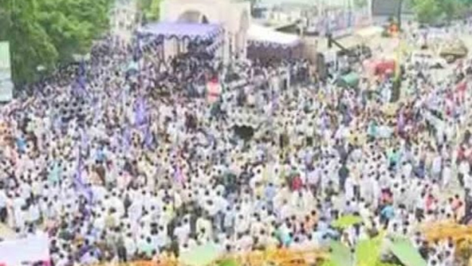 Lucknow: BSP workers protest at Ambedkar's statue against derogatory remark over Mayawati