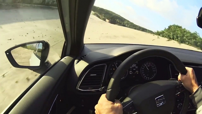 Seat Leon ST Cupra 290 crazy banked corner 60° ride on Circuit Terramar with Jordi Gené 02