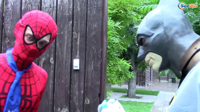 Frozen Elsa Without Her Dress! w/ Spiderman Joker Batman Hulk Spider Fun Superheroes IRL