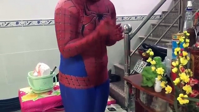 superheroes in real life spiderman vs venom | superheroes spiderman vs frozen elsa | superheroes