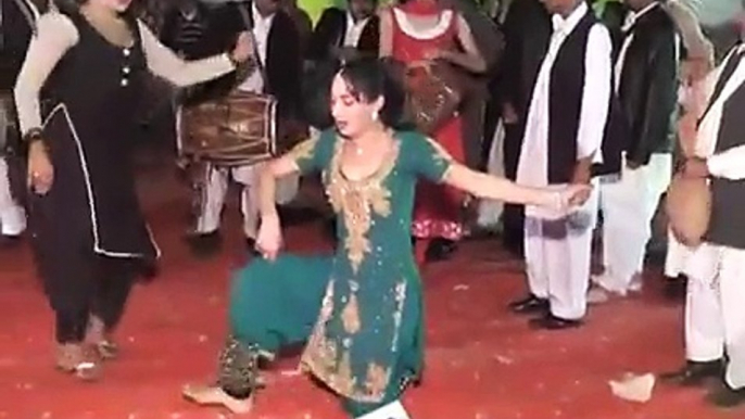 Beautiful Girl Dance Mujra Wedding Dancers Leaked